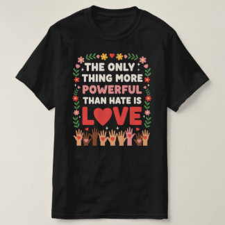 Det enda som är mäktigare än hat är kärlek t shirt