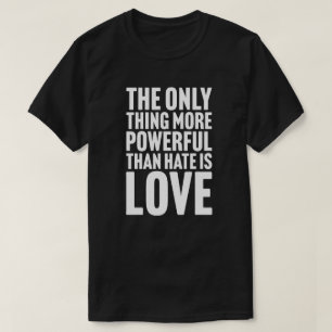 Det enda som är mer kraftfullt än hat är kärlek t shirt