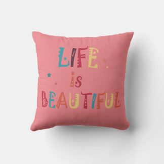 Det färgstarka textlivet är vackert och stjärnorna kudde