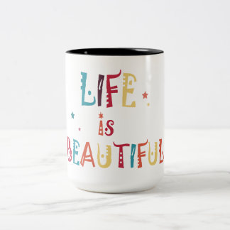 Det färgstarka textlivet är vackert och stjärnorna Två-Tonad mugg