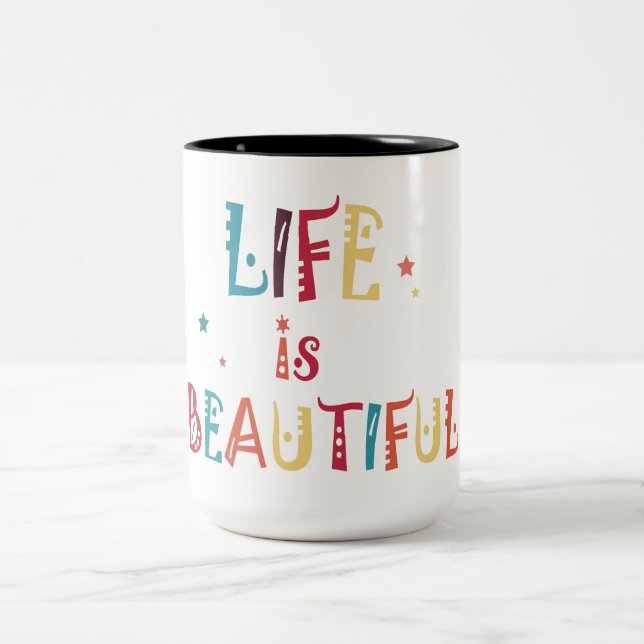 Det färgstarka textlivet är vackert och stjärnorna Två-Tonad mugg (Center)