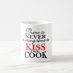 Det finns ALDRIG en fel tid att kyssa kockmuggen Kaffemugg