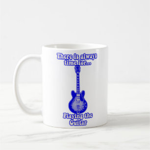 Det finns alltid tid att spela gitarren. kaffemugg