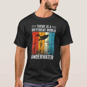 Det Finns En Annan Värld Under Vatten Scubadykning T Shirt