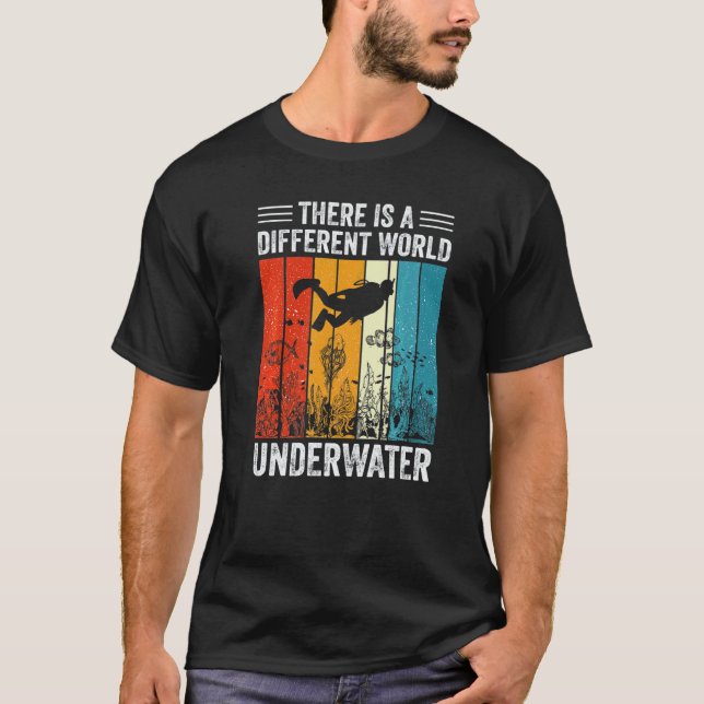 Det Finns En Annan Värld Under Vatten Scubadykning T Shirt (Framsida)