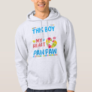 Det finns en pojke som alltid har en Biet Hoodie