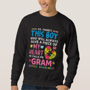 Det Finns En Pojke Som Kallar Mig Mormor Autism Aw Lång Ärmad Tröja