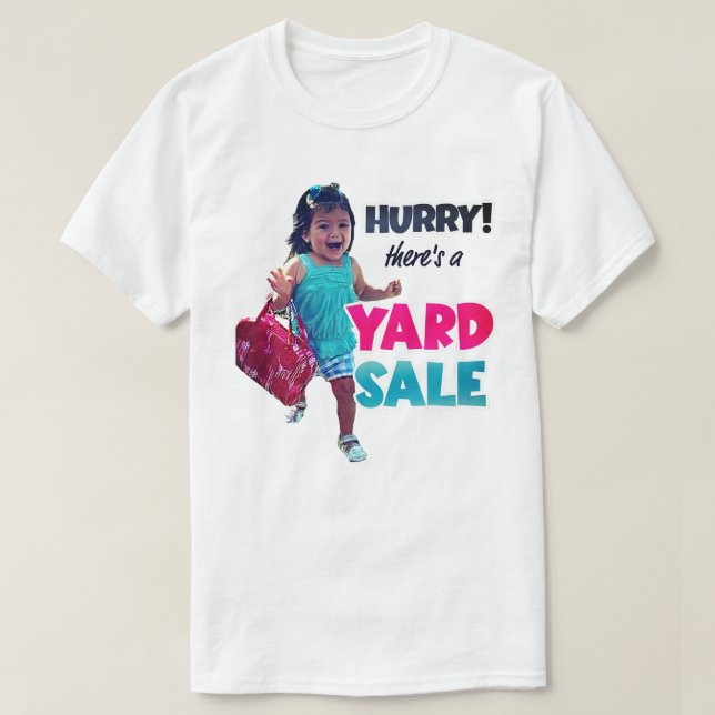 Det finns en Yard Sale Women's T-shirt (Design framsida)