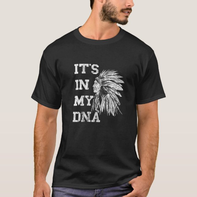 Det finns i mitt DNA i blodets hemland T Shirt (Framsida)