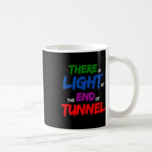 Det finns ljus i tunneln kaffemugg (Höger)