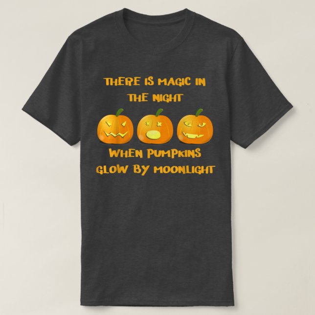 Det finns magi på natten när pumpor glöder t shirt (Design framsida)