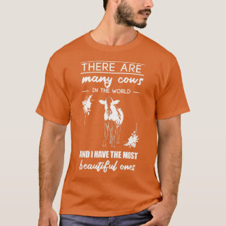 Det finns många kor som ges ut för ett jordbruk t shirt