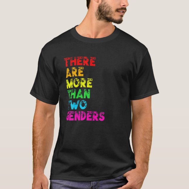 Det finns mer än två köer av HBTTQ Rainbow Fla T Shirt (Framsida)