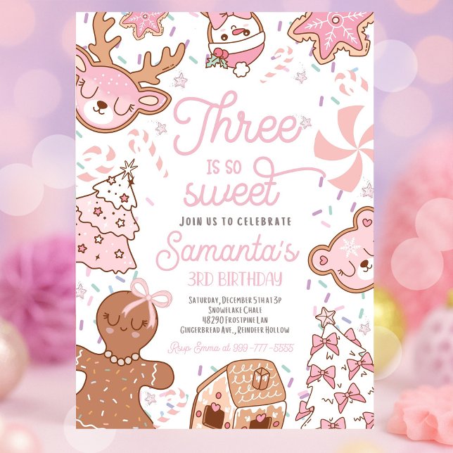 Det finns så söt jultomte från födelsedagsdagen inbjudningar (Festive “Three Is So Sweet” Christmas Cookie Birthday Party invitation design for girls, featuring h)
