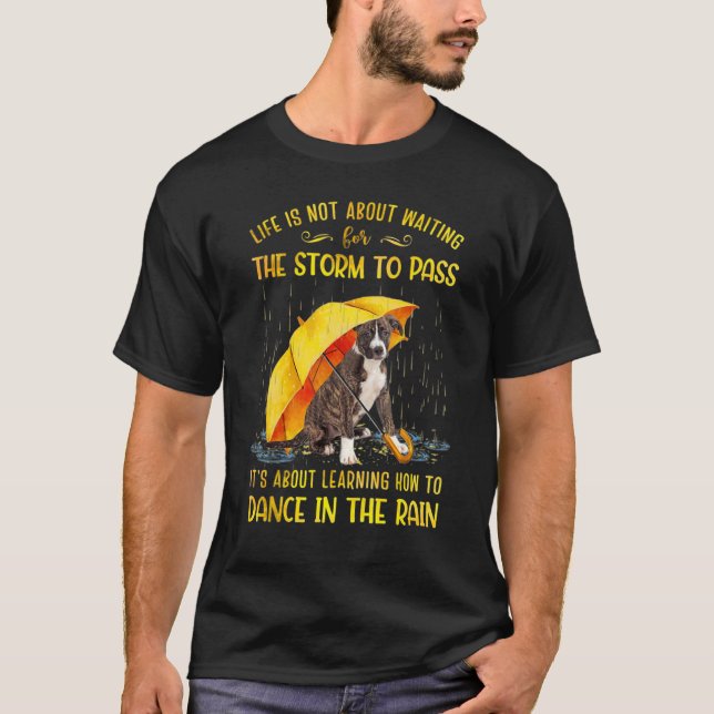 Det handlar om att lära sig att dansa i regnet t shirt (Framsida)