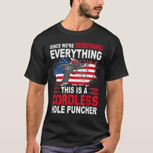 Det här är ett sladdlöst Hål-Puncher-vi håller på  T Shirt (Framsida)