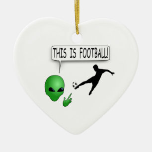 Det här är fotbollen julgransprydnad keramik