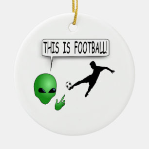 Det här är fotbollen julgransprydnad keramik