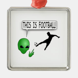 Det här är fotbollen julgransprydnad metall