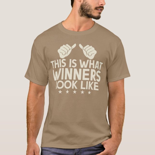 Det här är hur vinnare ser ut när de vinner matche t shirt (Framsida)