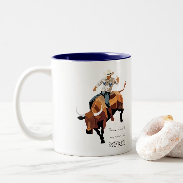 Det här är inte min första RODEO: Bull Rider Två-Tonad Mugg (Med munk)