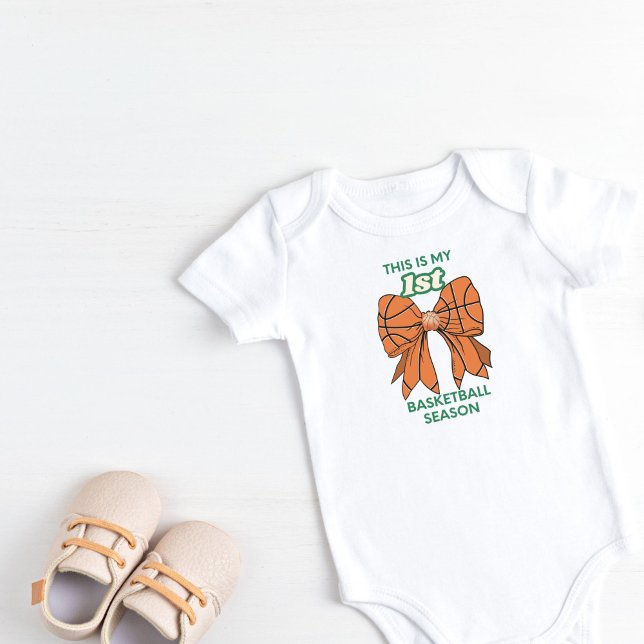 Det här är min första basketsäsong t shirt (This is my first basketball season baby bodysuit)