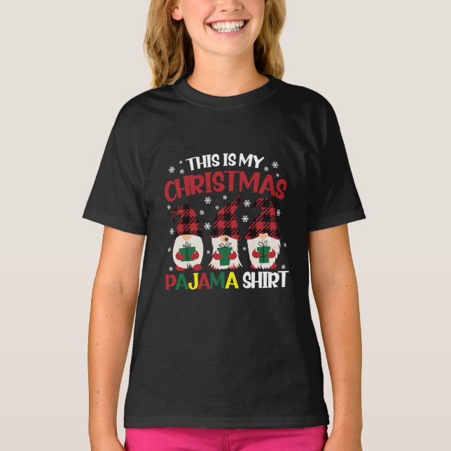 Det här är min Pajama Shirt-familj Gnomies T Shirt (Framsida)
