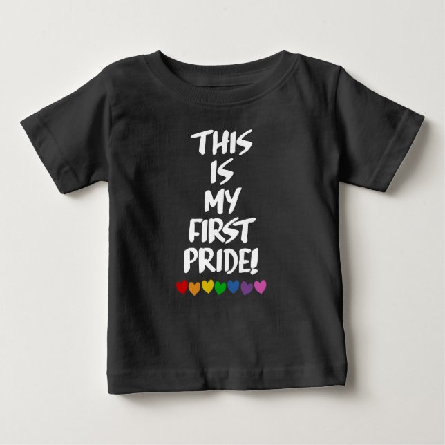 DET HÄR ÄR MITT FÖRSTA PRIDE T SHIRT (Framsida)