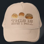 Det här är så jag rullar på middagen Bread Rolls F Keps<br><div class="desc">I illustrationen finns ett gott sortiment av matbrödsrullar (klassisk matlagningsrulle, kaiserrulle, hela veterullen med havre), med DETTA ÄR HUR JAG ROLL I roligt. Idealisk för din favoritfodie! Denna livsmedelskonstruktion finns också tillgänglig för andra produkter. Det finns också många andra fodotematiska illustrationer. Ser du inte vad du är tittar för? Behöver...</div>