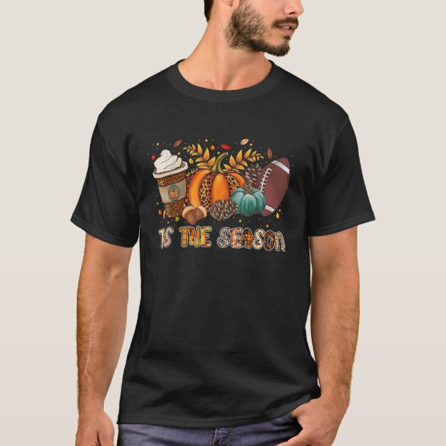 Det här är säsongspumpkin Spice Football Halloween T Shirt (Framsida)