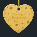 "Det här kanske ljud-ost" Cute Romantic Valentine Julgransprydnad Keramik<br><div class="desc">Den här söta prydnaden lyder: "Det här kan göra att ljud är obekväm,  men...  . . Jag känner mig inte hel utan dig." Deklarationen illustreras med ett helt osthjärta på framsidan och endast en halv ost på baksidan och känslan av att något saknas.</div>