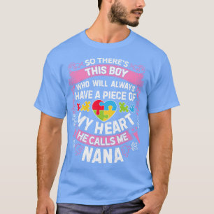 Det här pojken kallar mig Nana Autism-medvetande T Shirt