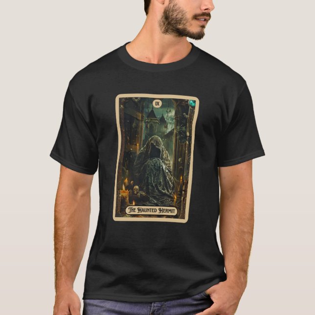 Det hemsökta Hermit Halloween Tarot Card T Shirt (Framsida)