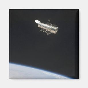 Det Hubble utrymmeteleskop i omlopp ovanför jord Magnet