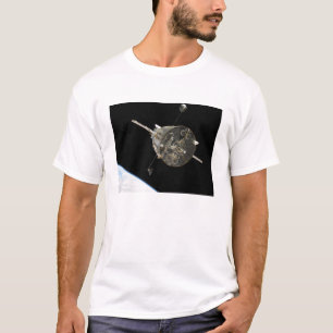 Det Hubble utrymmeteleskop i omlopp ovanför jord T-shirt