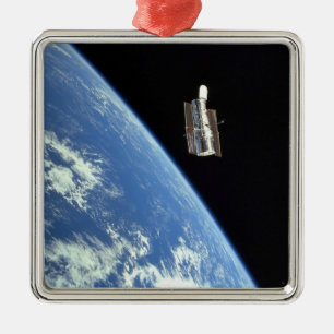 Det Hubble utrymmeteleskop med en blåttjord Julgransprydnad Metall