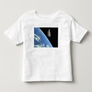 Det Hubble utrymmeteleskop med en blåttjord T Shirt