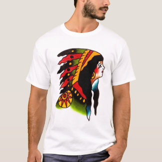 Det indiska flickahuvudet Percy bevattnar vid Tee Shirt