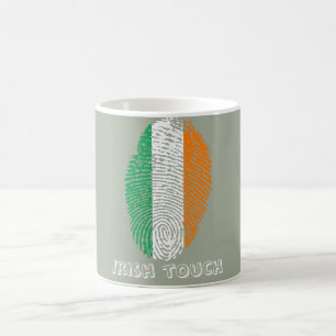 Det irländska handlag identifierar med kaffemugg
