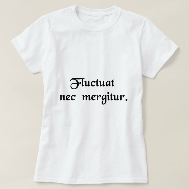 Det kastas av vågar, men det sjunker inte tee shirt (Design framsida)