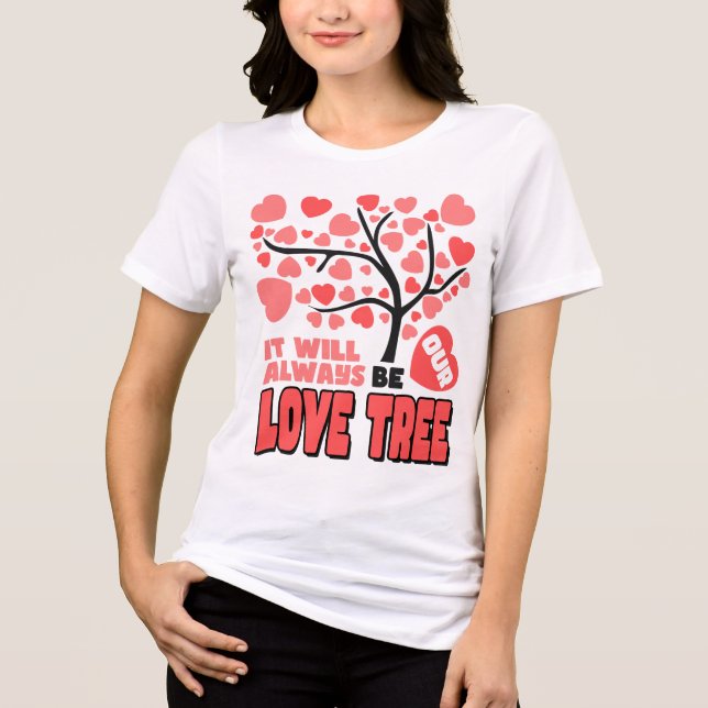 "Det kommer alltid att vara vårt Kärlek Träd" T Shirt (Framsida)