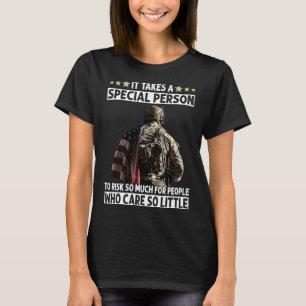 Det krävs en Speciell person som tar så mycket ris T Shirt