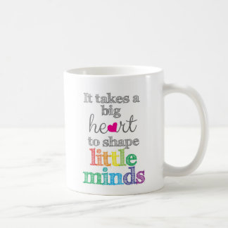 Det krävs ett STORT HJÄRTA för att Forma Små Sinne Kaffemugg