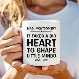 Det krävs ett stort hjärta för att forma små sinne kaffemugg