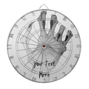 Det läskiga hemska gnarled monster räcker darttavla