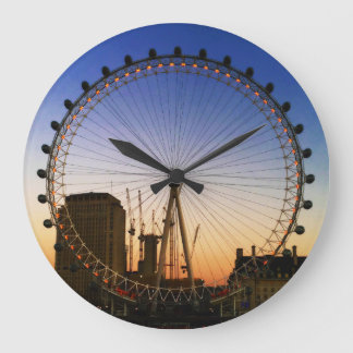 Det London ögat cirklar väggen tar tid på Stor Klocka