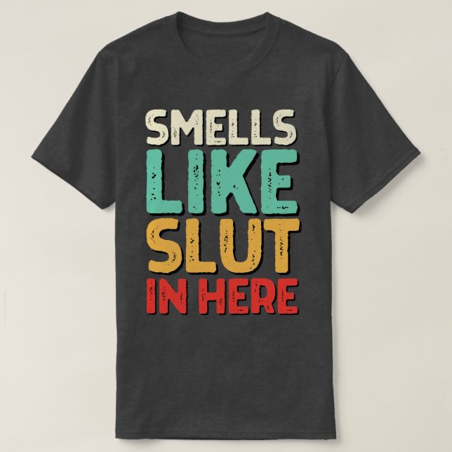 Det luktar som här i offensiv Vuxen humor T Shirt (Design framsida)