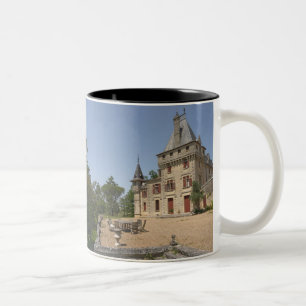 Det magnifika slottet Chateau de Pressac och trädg Två-Tonad Mugg