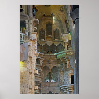 Det mjuka ljuset i Sagrada Famílias inre Poster