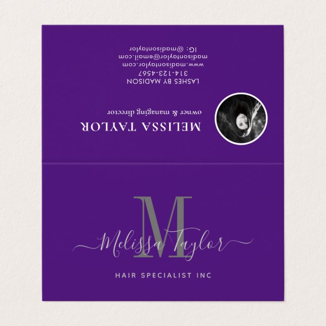 Det moderna Affärskortet Elegant Script Violet Fol Visitkort (Utsida ovikt)